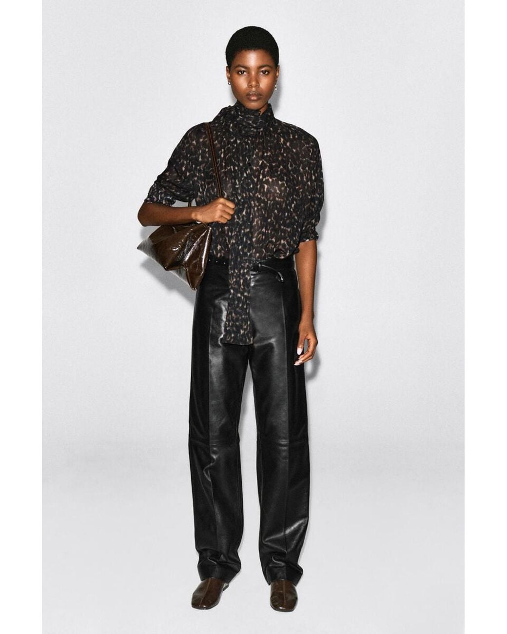 Top Fluido Con Stampa Leopardata E Sciarpa di COS in Black