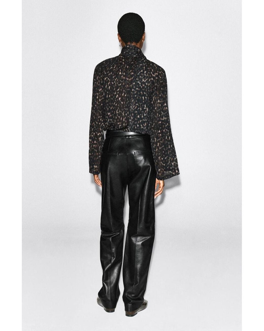 Top Fluido Con Stampa Leopardata E Sciarpa di COS in Black