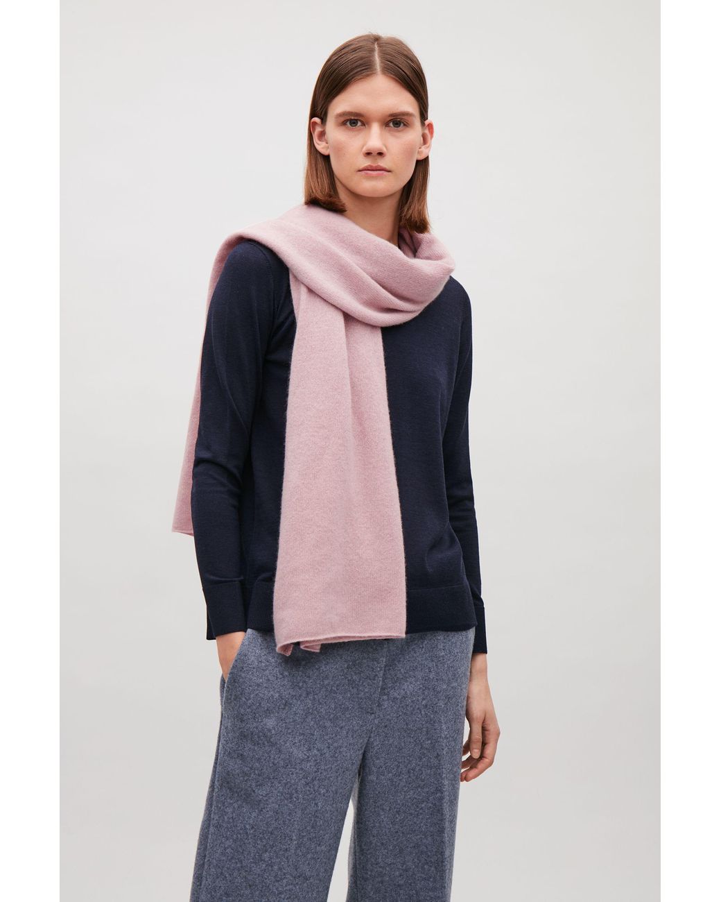 COS Cashmere Scarf in Powder Pink (Pink 