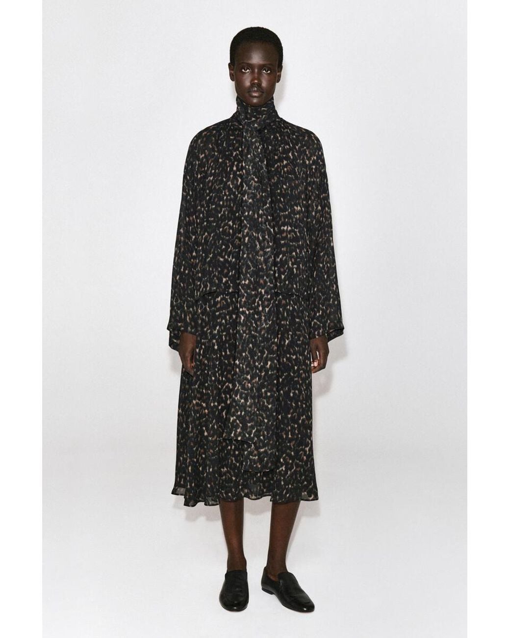 Abito Fluido Con Stampa Leopardata E Sciarpa di COS in Black