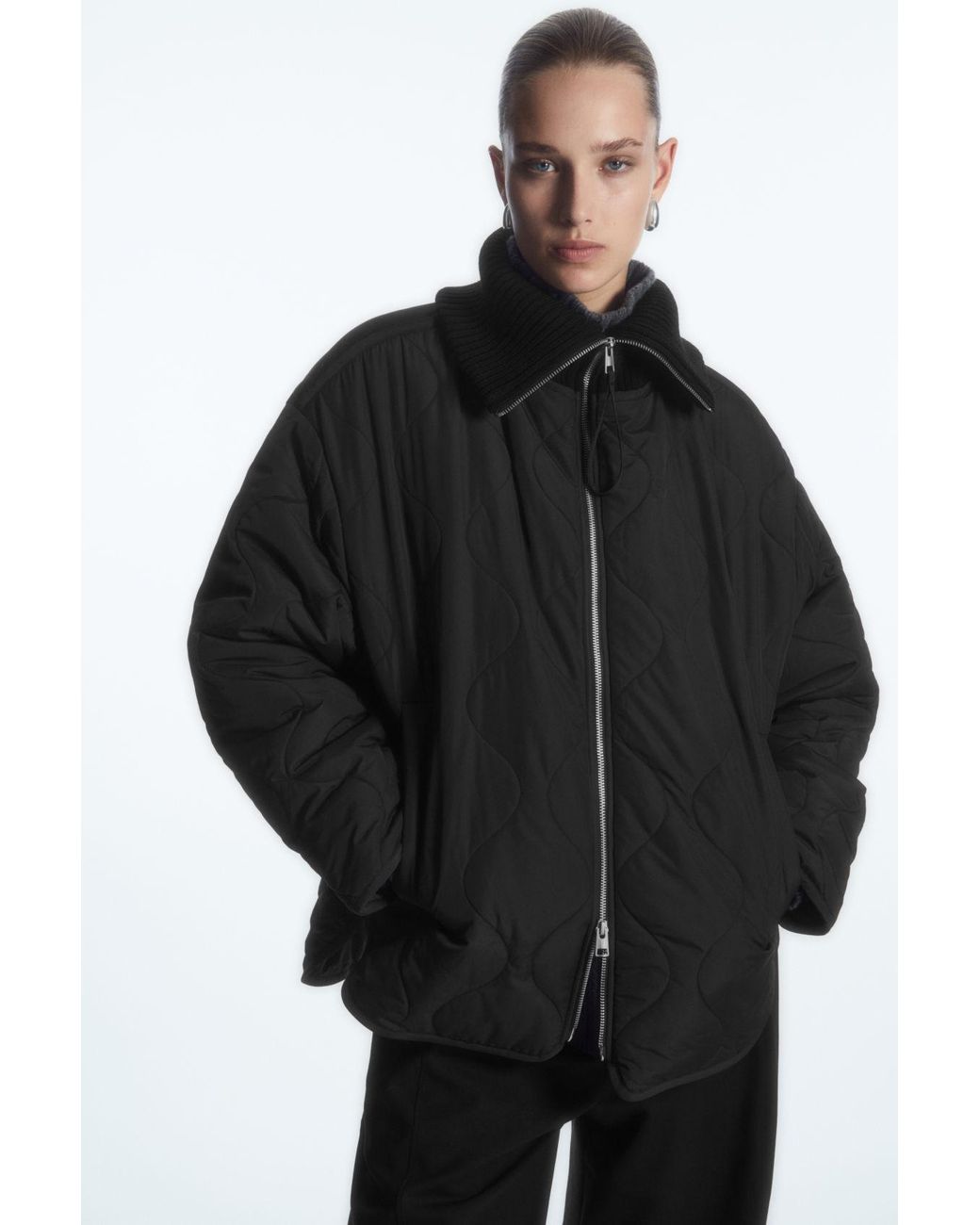 【COS】◆RIBBED COLLAR QUILTED COAT - BLACK◆1260533001◆ RIBBED-COLLAR QUILTED COAT - BLACK | COS