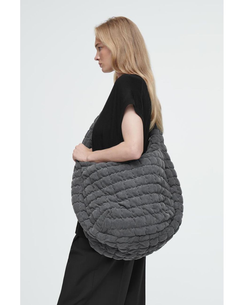 【COS】Quilted Oversized Shoulder Bag COS Quilted Oversized Shoulder Bag Green 0916460022 / 100
