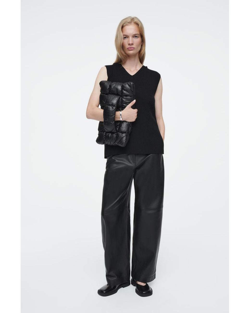 【極希少】COS PILLOW OVERSIZED QUILTED CLUTCH PILLOW QUILTED CLUTCH BAG - LEATHER - BLACK | COS