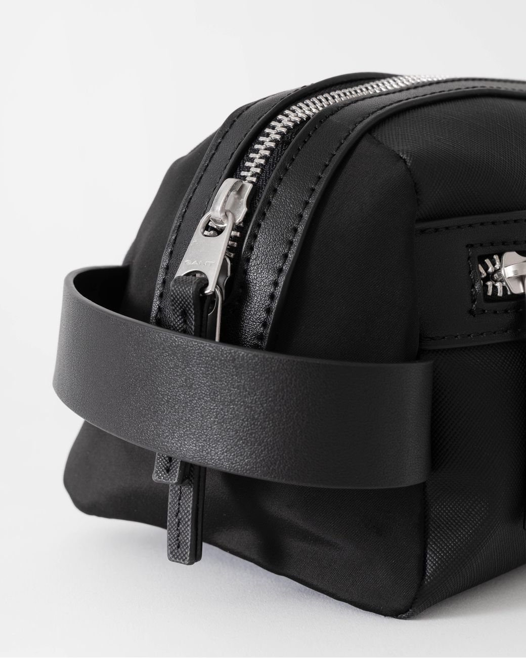 Gant Black Smart Casual Washbag for men