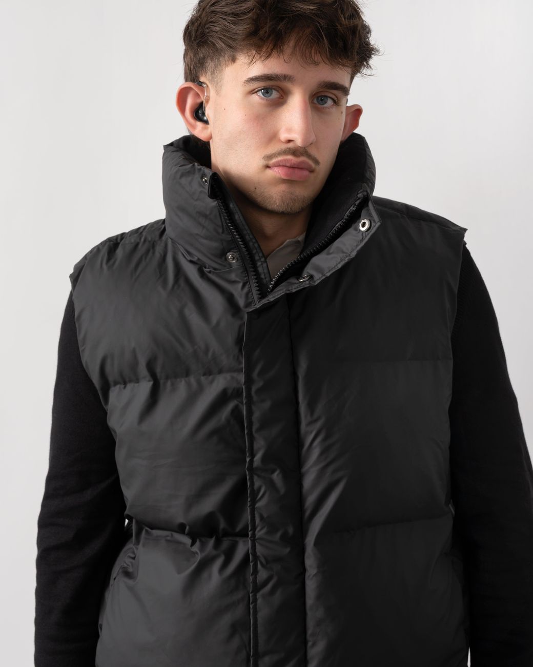 Rains Black Boxy Puffer Vest Size: M