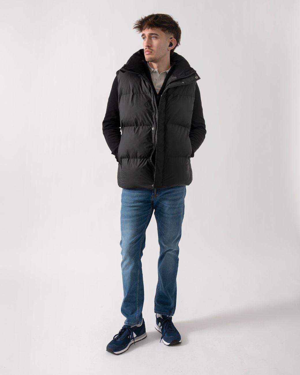 Rains Black Boxy Puffer Vest Size: M
