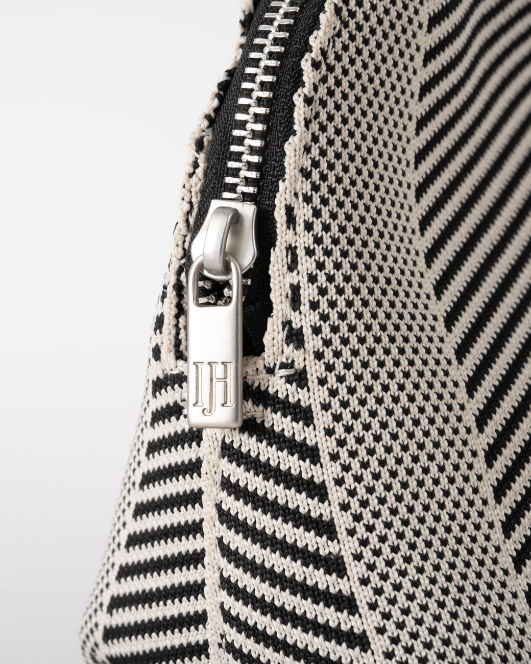 Ilse Jacobsen Metallic Knitty Knitted Makeup Bag
