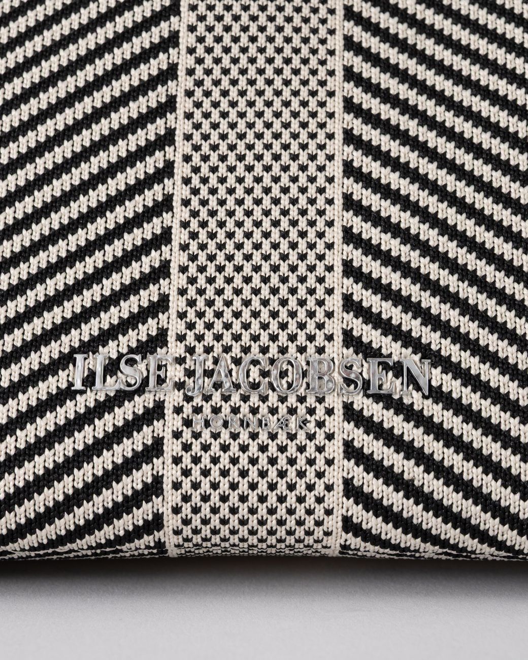Ilse Jacobsen Metallic Knitty Knitted Makeup Bag
