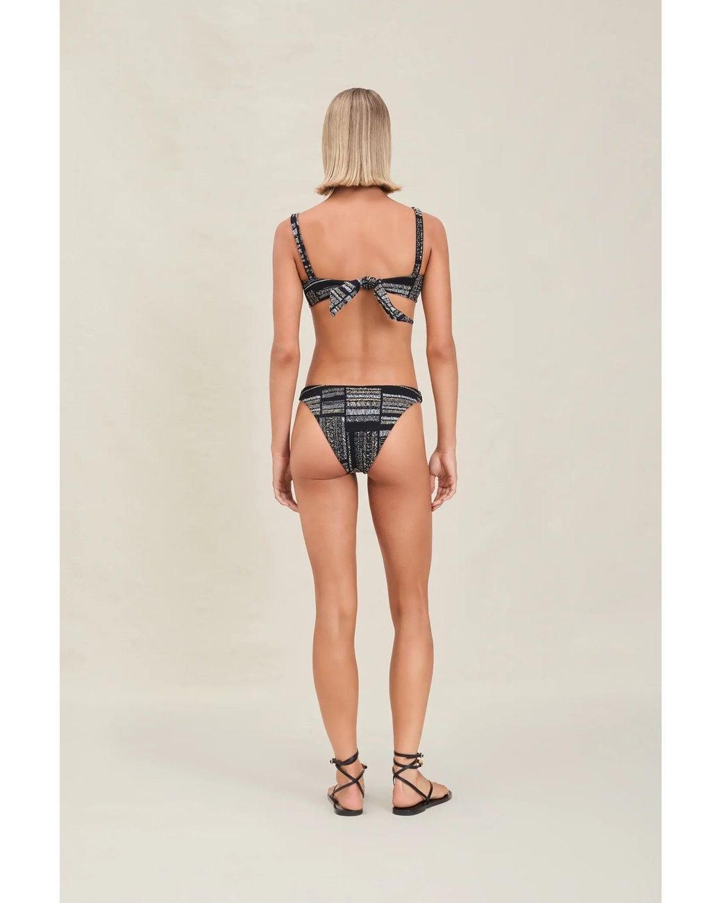Devon Windsor Black Iris Bottom