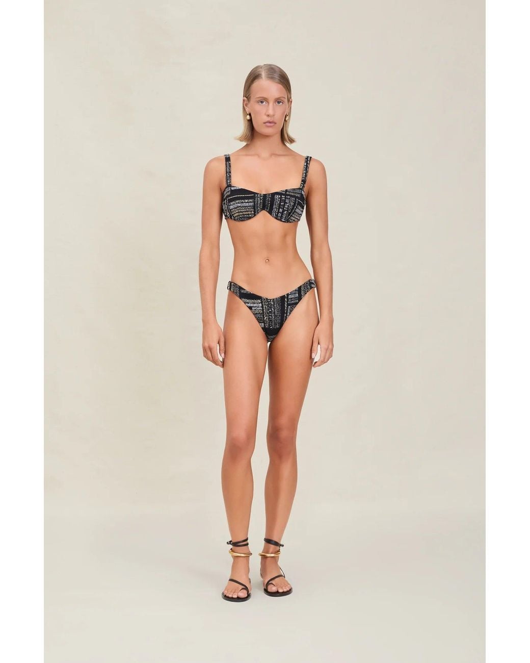 Devon Windsor Black Iris Bottom