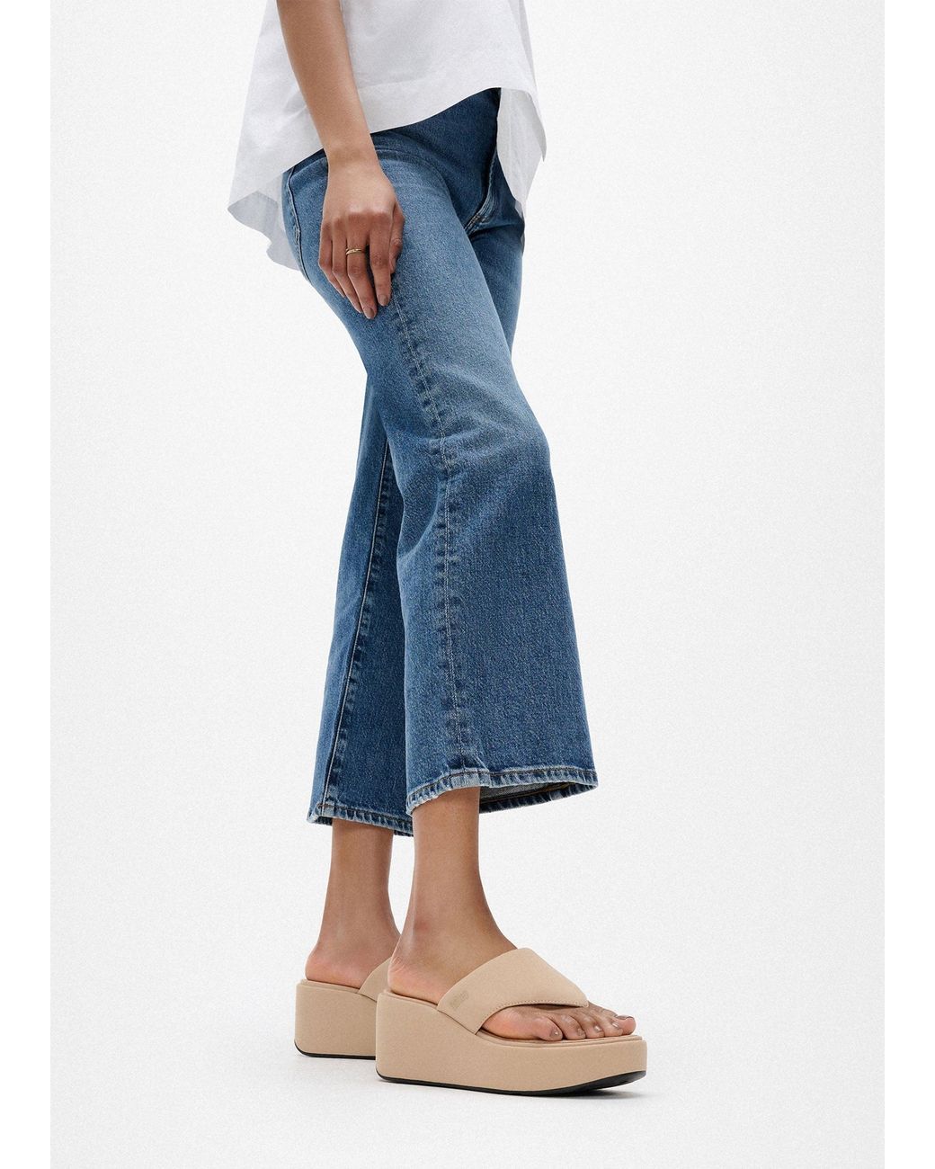 Fitflop White Platform Classic Toe Post Wedge Sandals