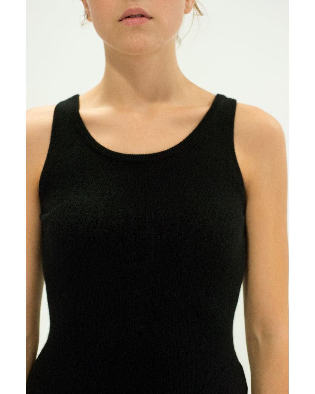 LA ROSE Black Sleeveless Tank
