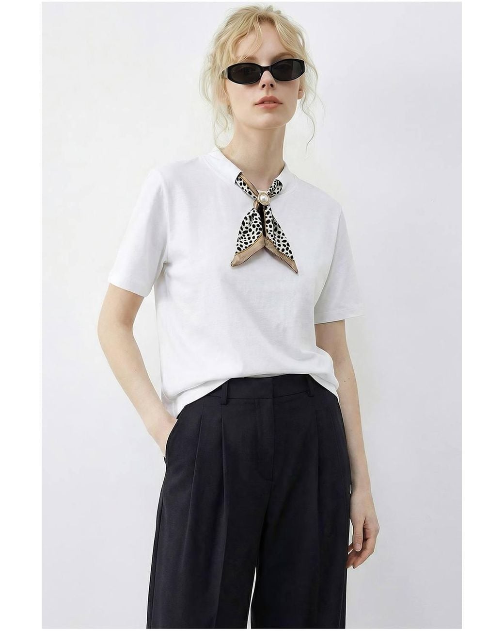 Bianco Lucci White Basic Crew Neck T-Shirt With Accessory Detail