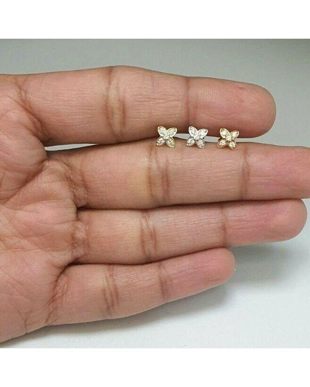 Raina Jewels Metallic Round Diamond Nose Stud/Nose Pin 18Ct/ 0.07 Cts