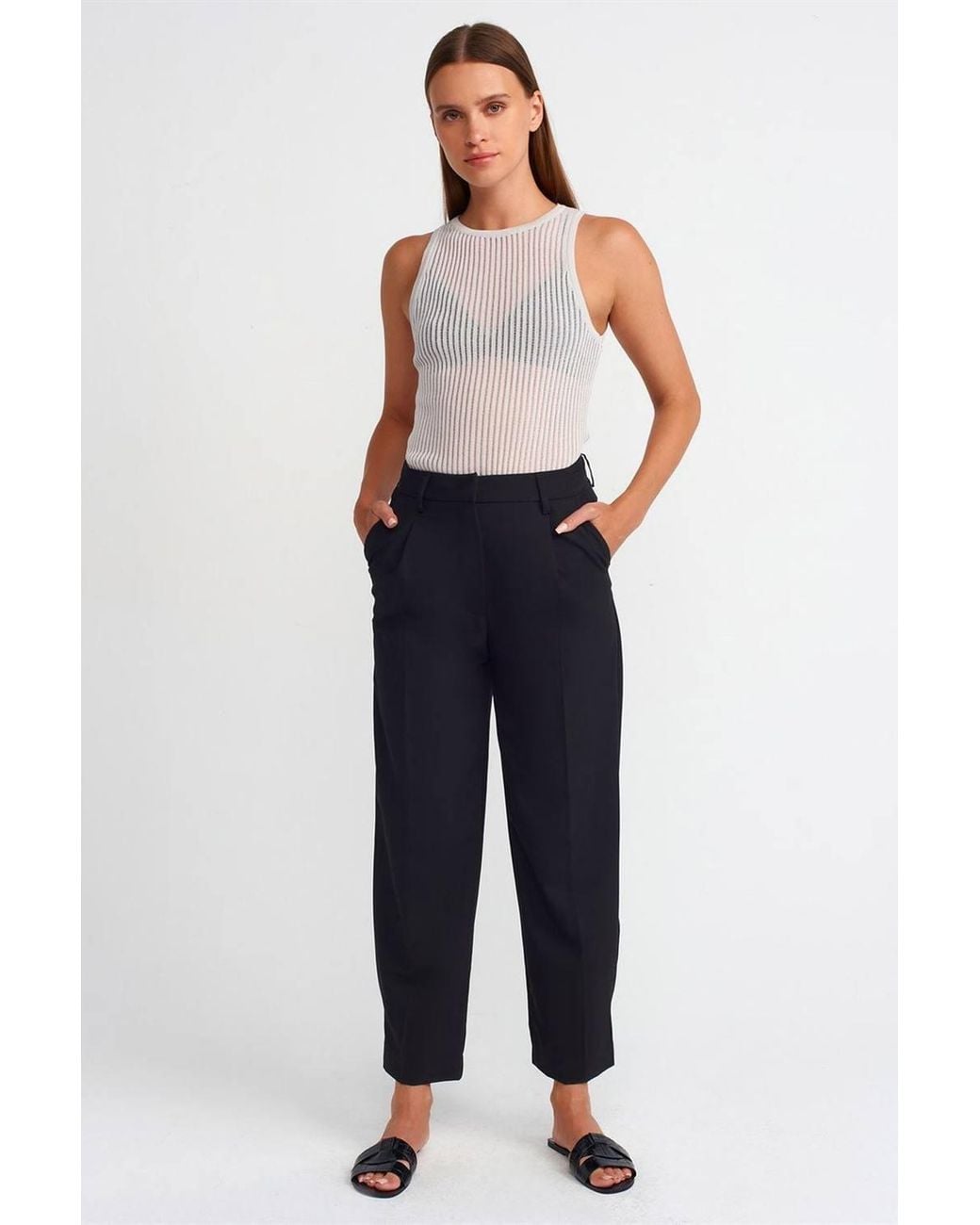 Dilvin White Ribbed Sleeveless Knit Blouse