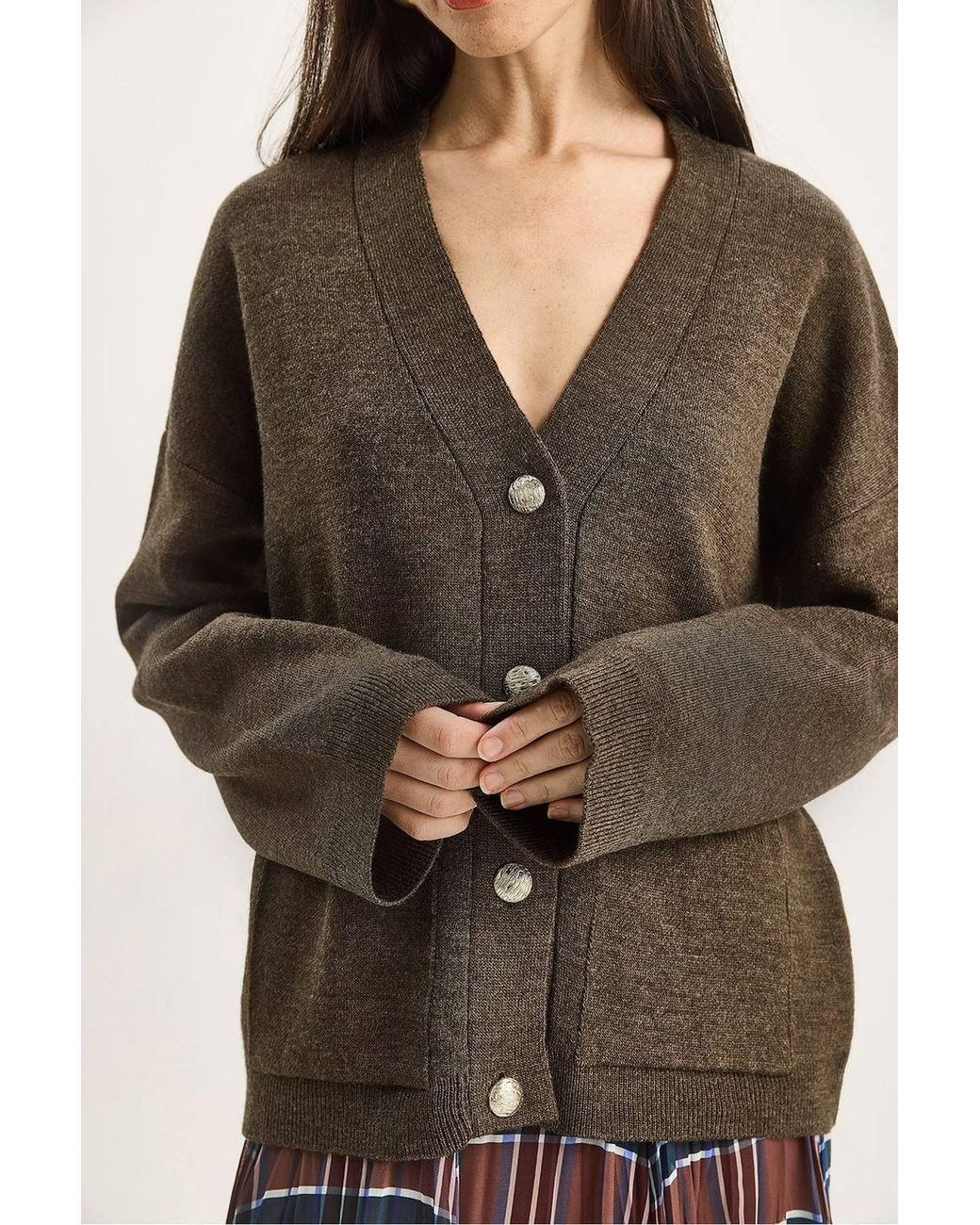 Bianco Lucci Brown Thick Ribbed V-Neck Cardigan With Button Closure