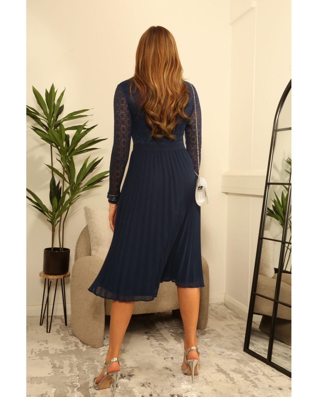 Double Second Black Twist V-Neck Long Sleeve Pleated Dress