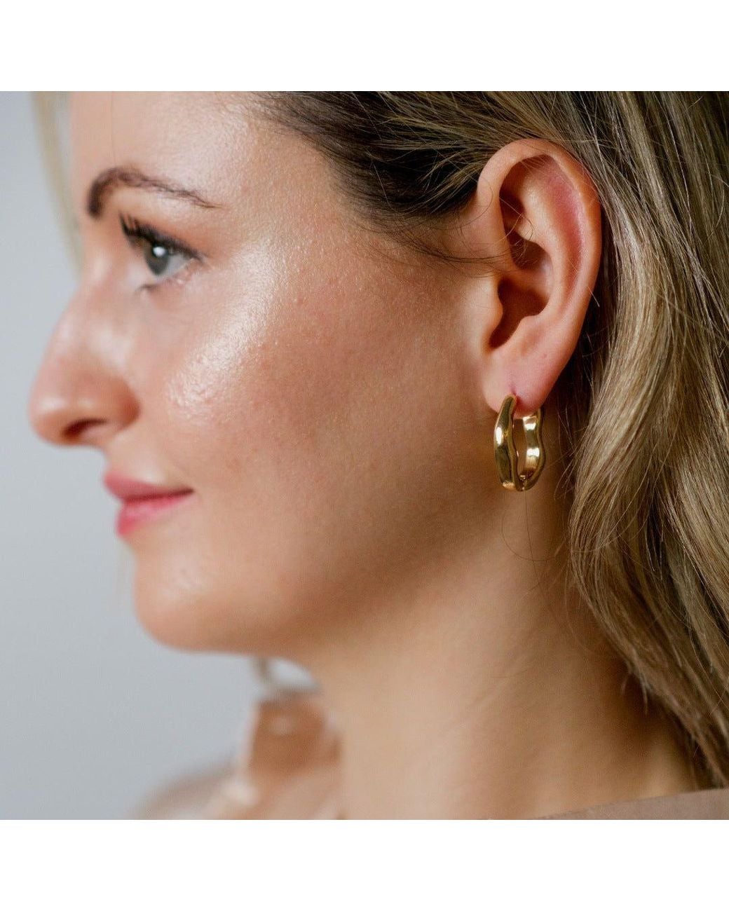 The Colourful Aura Pink Irregular Wave Oval Hoop Earrings, 1 Inch Stainless Steel