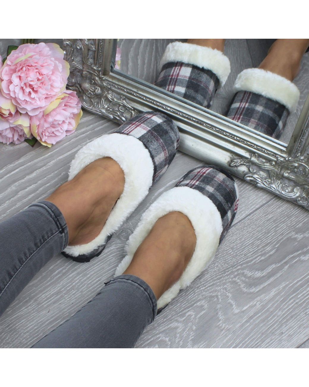 AJVANI Black Flat Heel Slippers