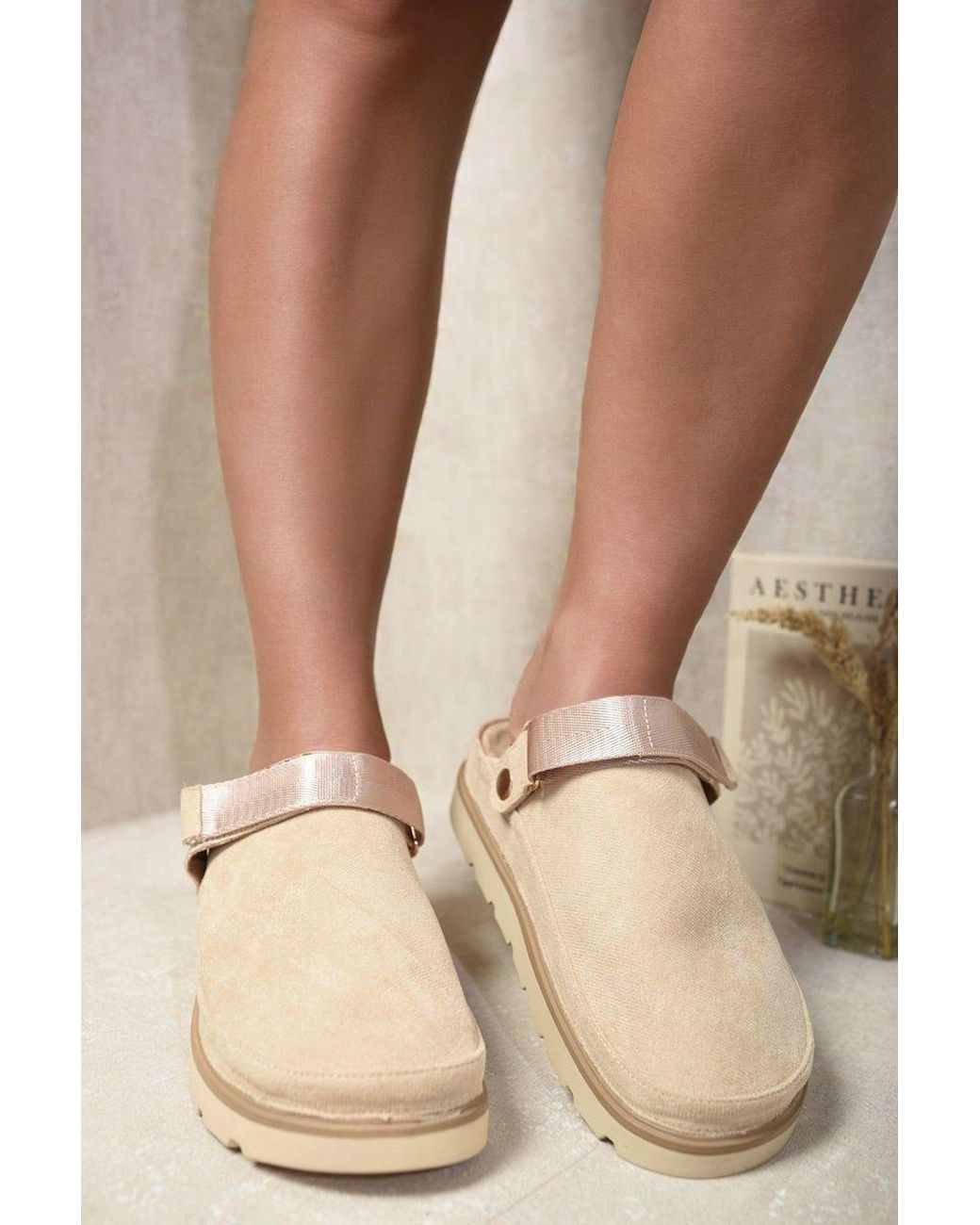 IKRUSH White Rebeca Slingback Closed Toe Clogs With Block Heel