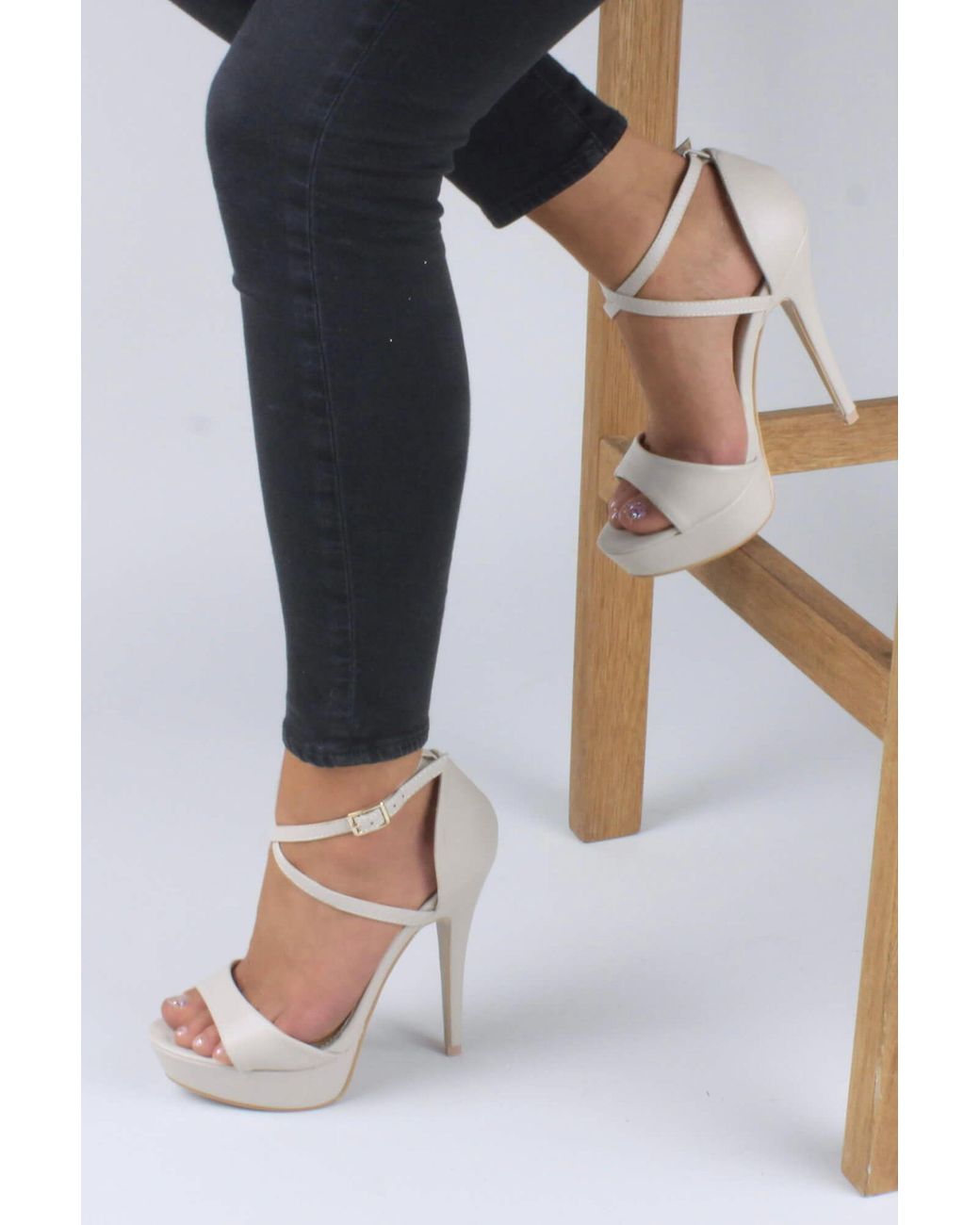 AJVANI Metallic High Heel Crossed Straps Platform Sandals