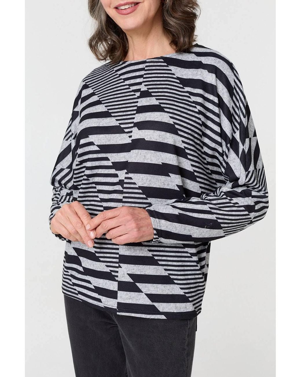 Izabel London Gray Geo Print Long Batwing Sleeve Top