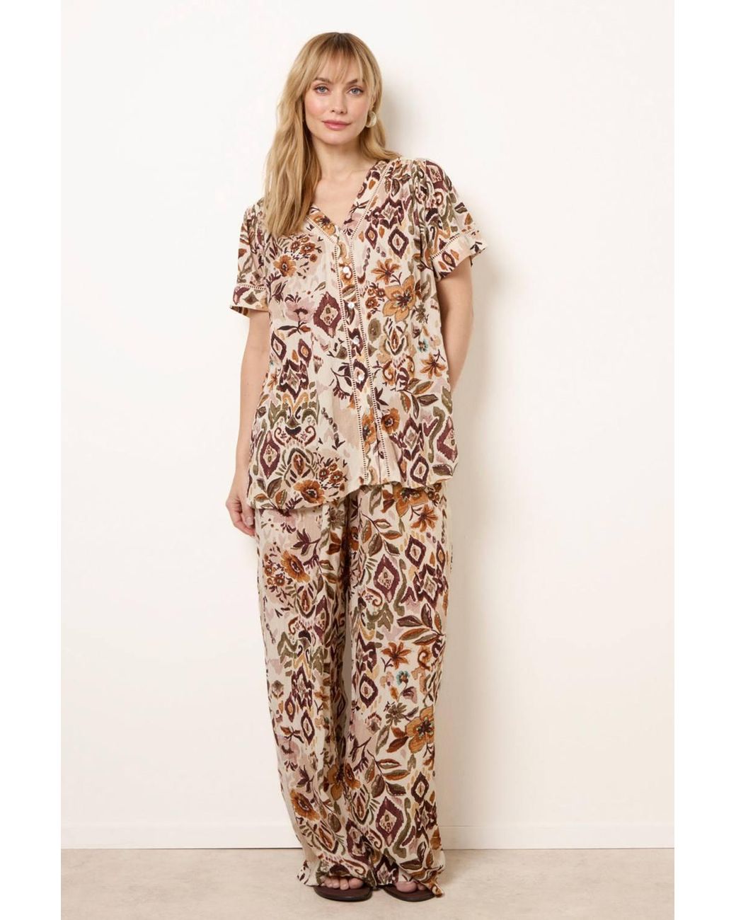 Blue Vanilla Brown Short Sleeve Button Up V-Neck Blouse