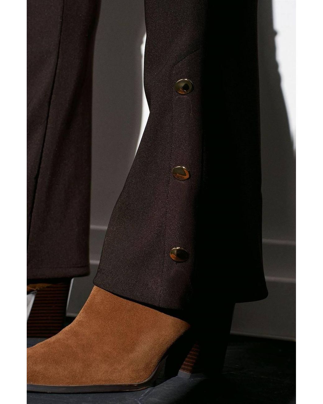 Dilvin Black High-Waist Flare Leggings With Button Hem Detail