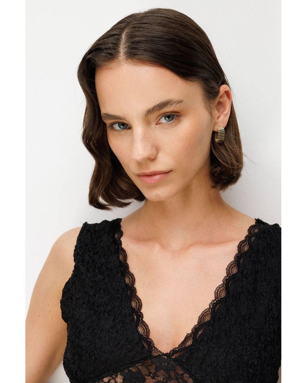 MixRay Brown Sleeveless Lace Cut-Out V-Neck Blouse