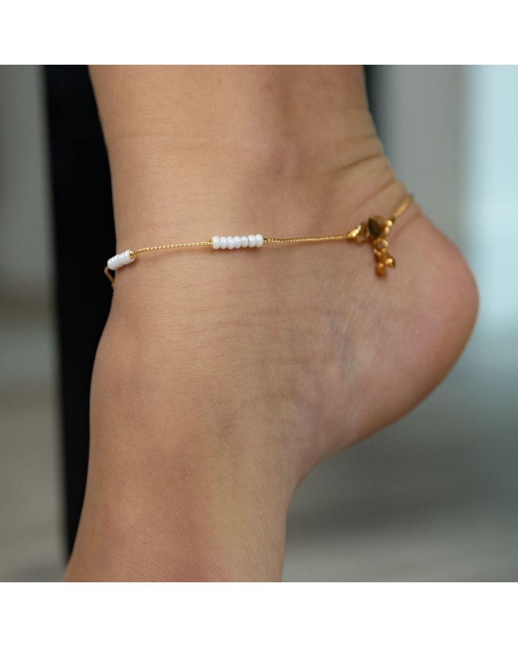 The Colourful Aura Metallic Golden Brass Pearl Minimalist Thin Slim Foot Payal Anklet