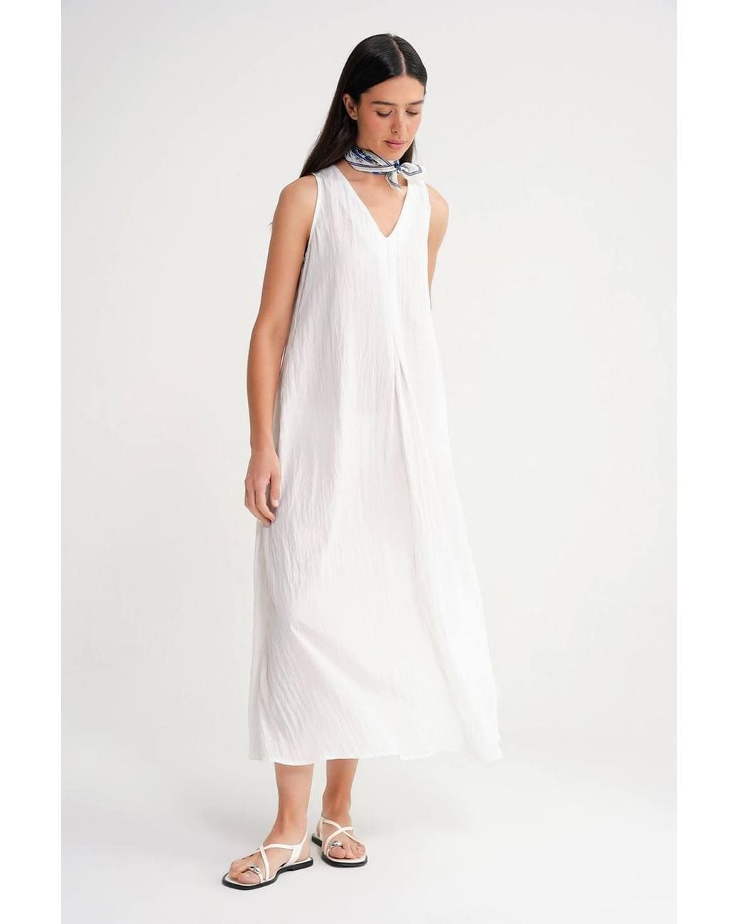 MixRay White V-Neck Maxi Dress