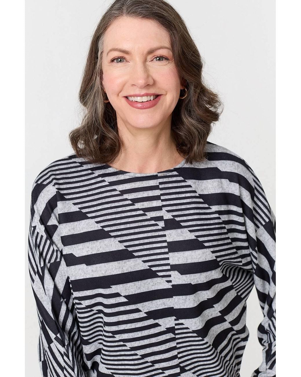 Izabel London Gray Geo Print Long Batwing Sleeve Top