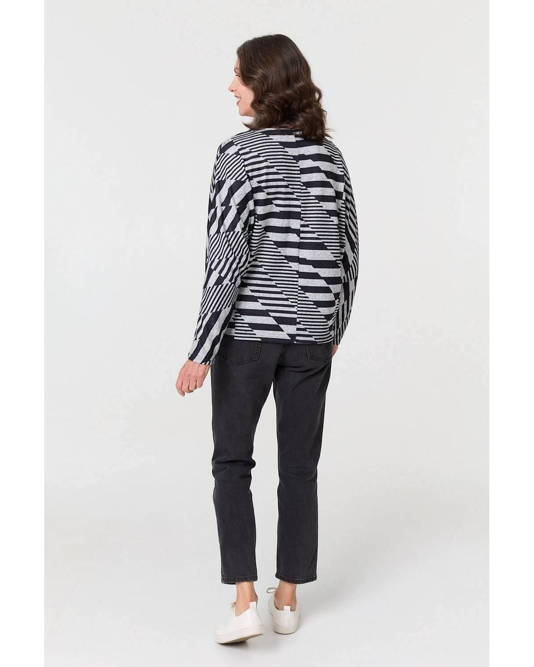 Izabel London Gray Geo Print Long Batwing Sleeve Top