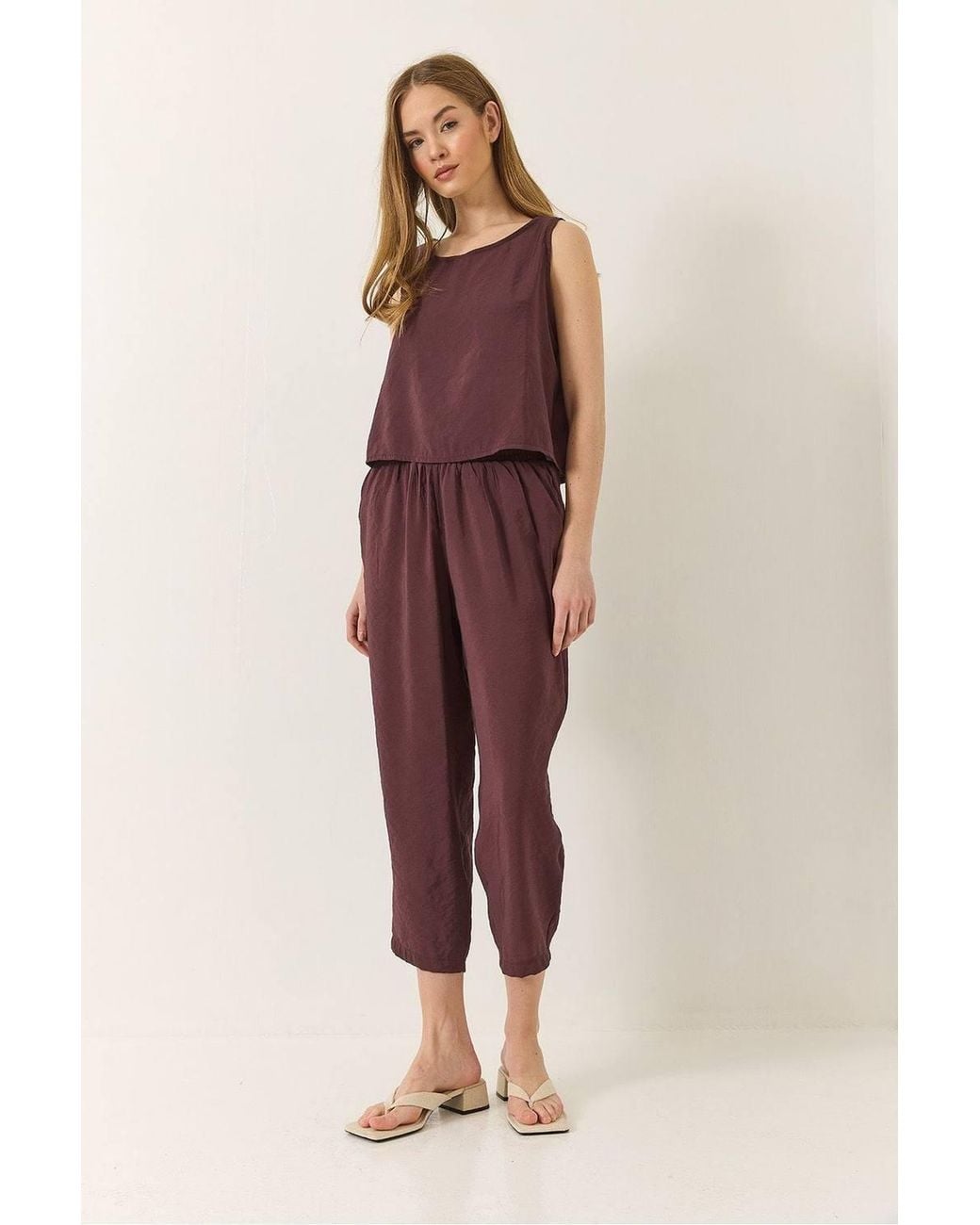 Bianco Lucci Red Sleeveless Crew Neck Blouse & Carrof Fıt Pants Set