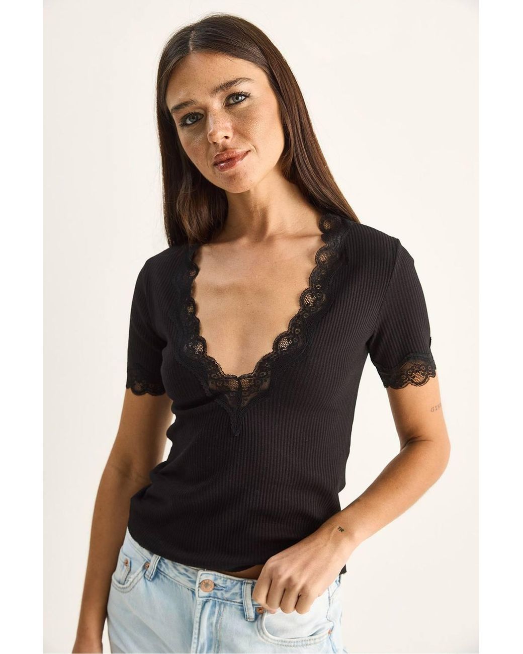 Bianco Lucci Black Ribbed Lace V-Neck Slim Fit Blouse