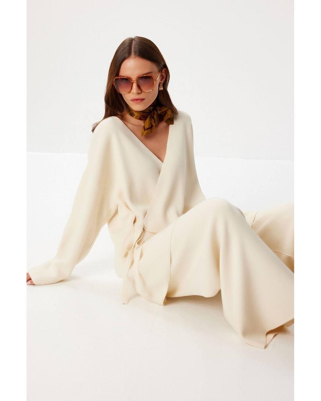 Happiness İstanbul Natural Oversized Tie Detail V-Neck Knitwear Two-Piece Set