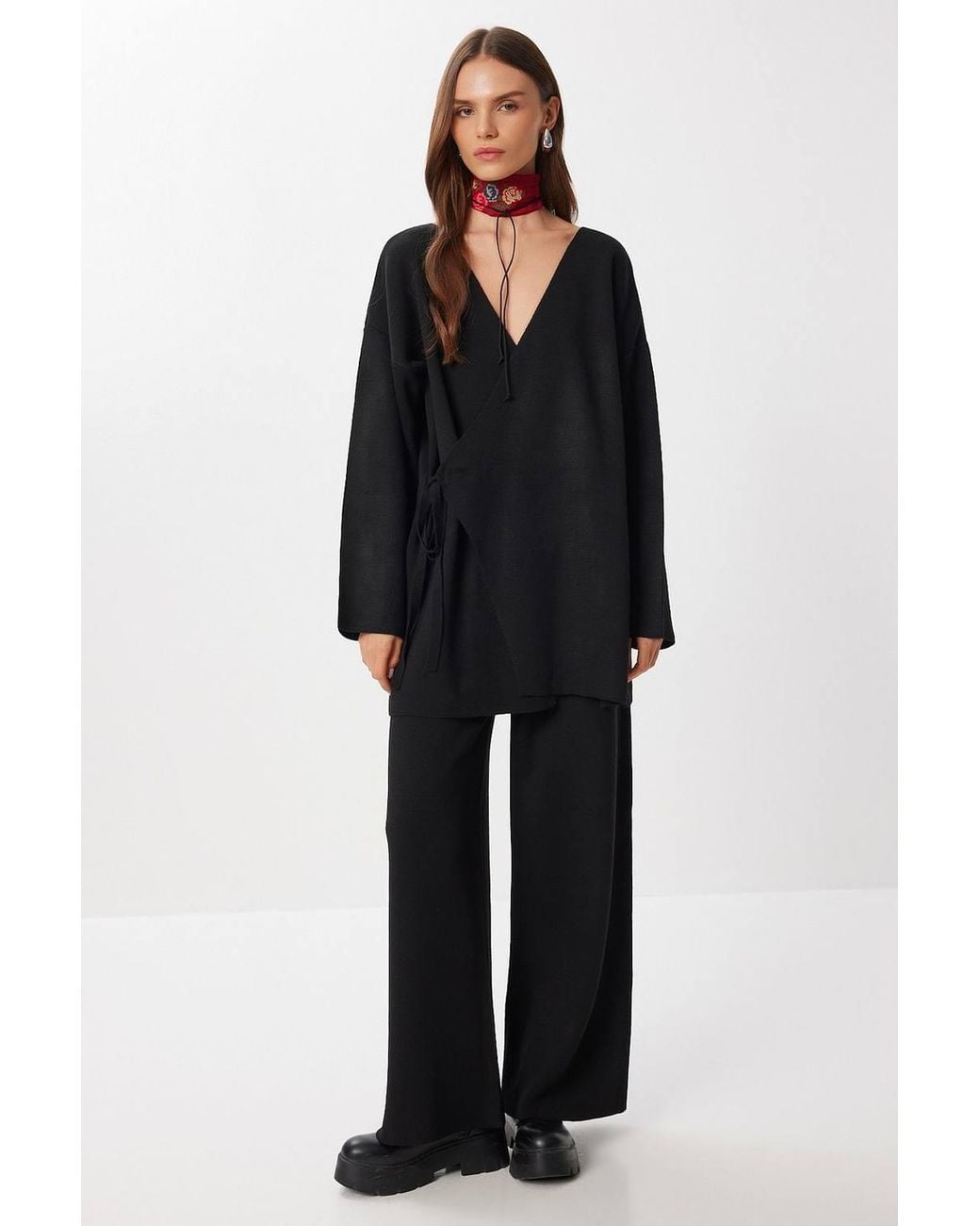 Happiness İstanbul Black Oversized Tie Detail V-Neck Knitwear Two-Piece Set