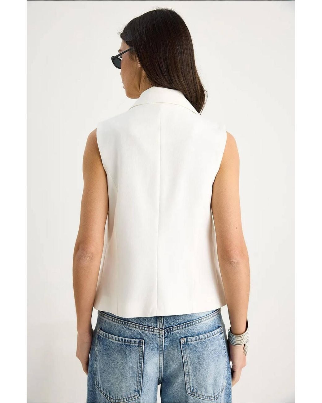 Bianco Lucci White Fitted Shawl Collar Waistcoat With Button Closure