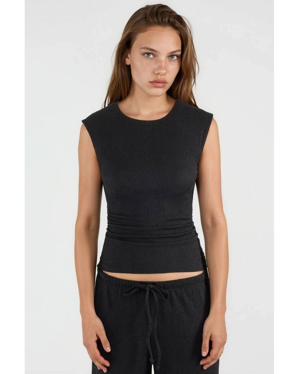 Busem Black Ribbed Crew Neck Sleeveless Blouse