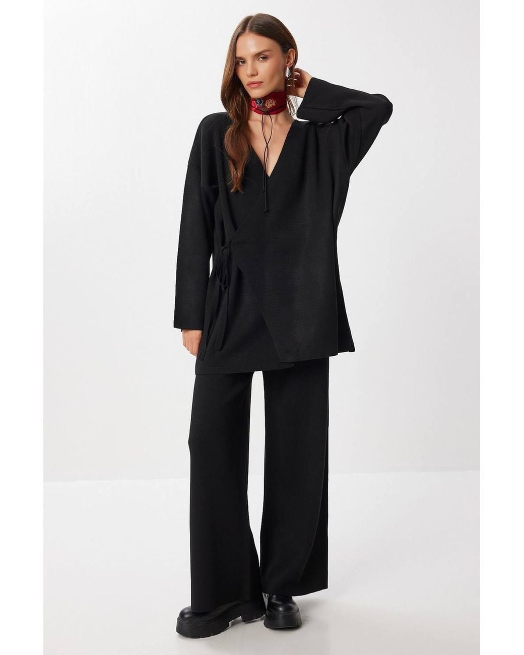 Happiness İstanbul Black Oversized Tie Detail V-Neck Knitwear Two-Piece Set