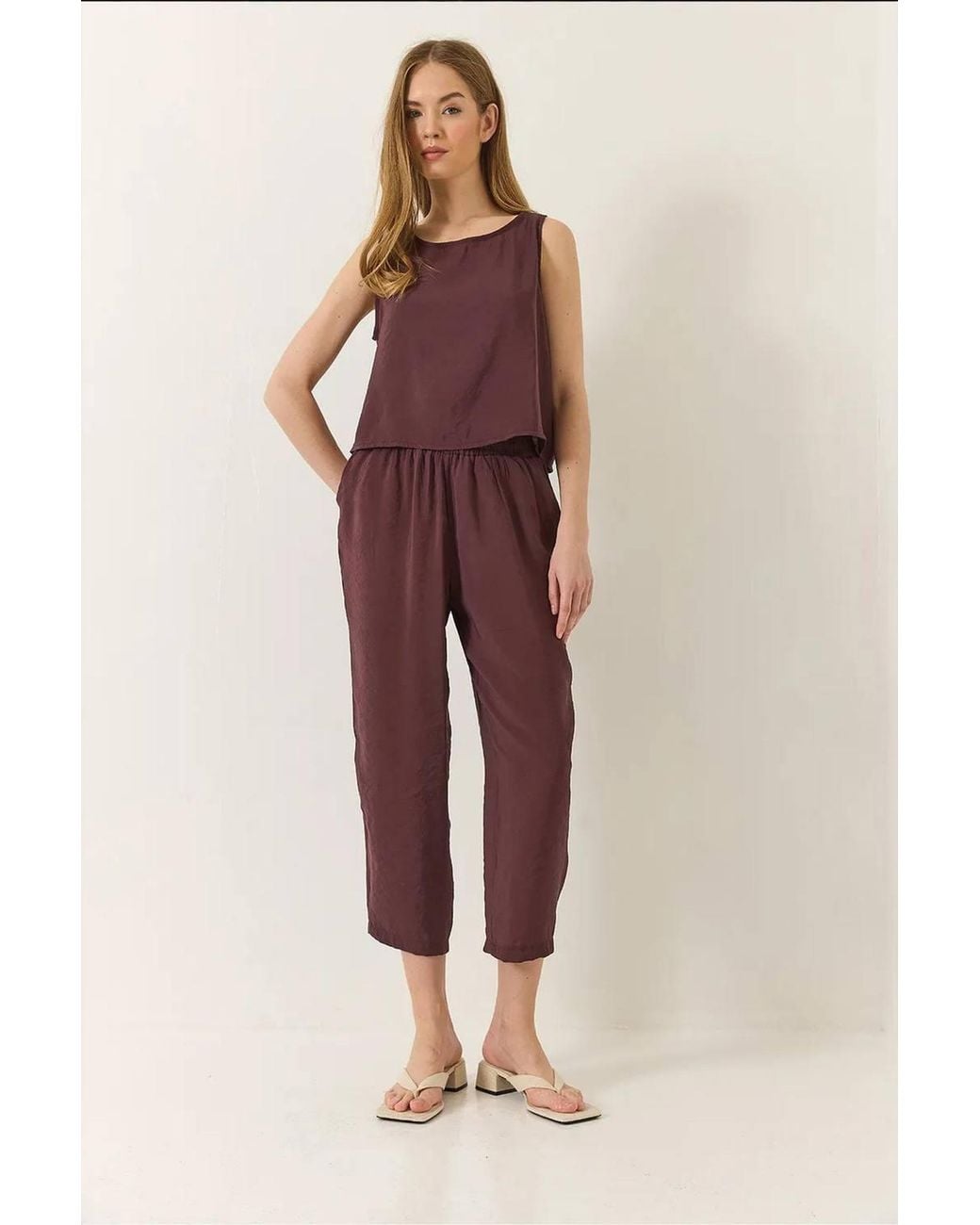 Bianco Lucci Red Sleeveless Crew Neck Blouse & Carrof Fıt Pants Set
