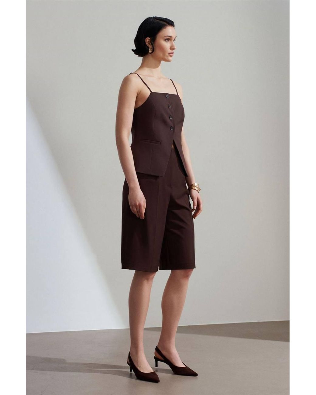 Dilvin Brown Fitted Crepe Waistcoat With Square Collar