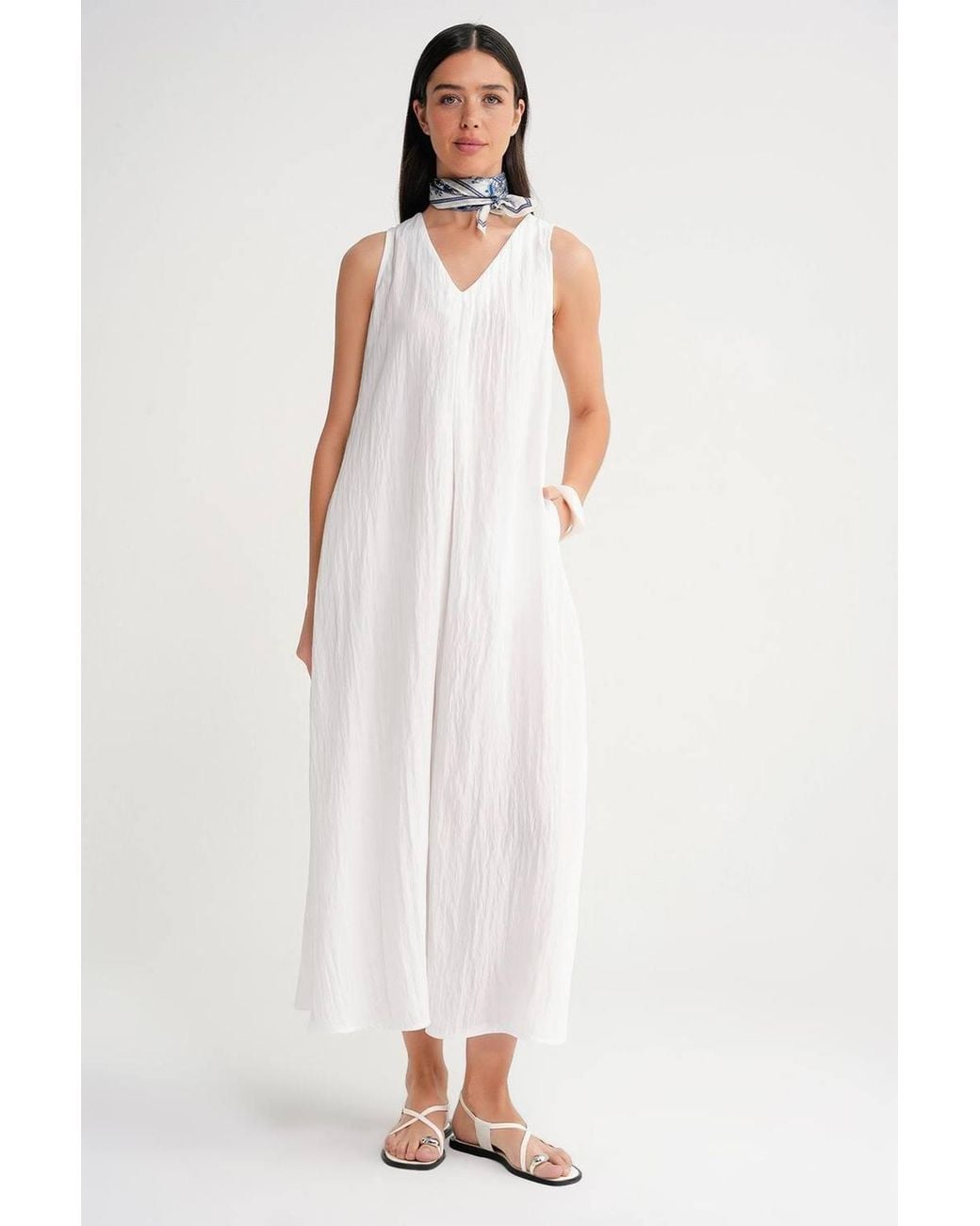 MixRay White V-Neck Maxi Dress
