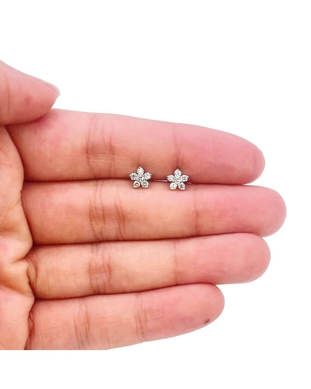 Raina Jewels Metallic 18Ct Diamond Stud Flower Shaped Earrings 0.25Ct