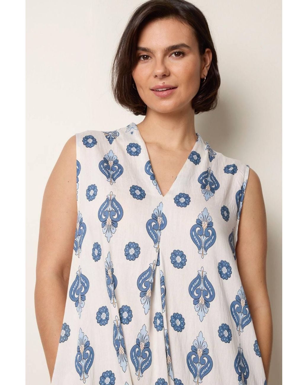 Blue Vanilla White Sleeveless V-Neck Maxi Dress