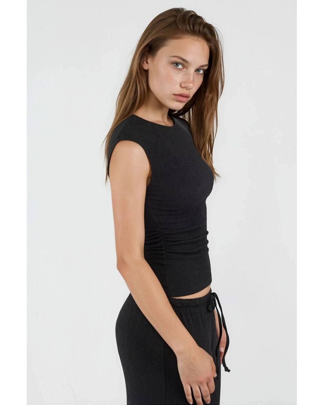 Busem Black Ribbed Crew Neck Sleeveless Blouse