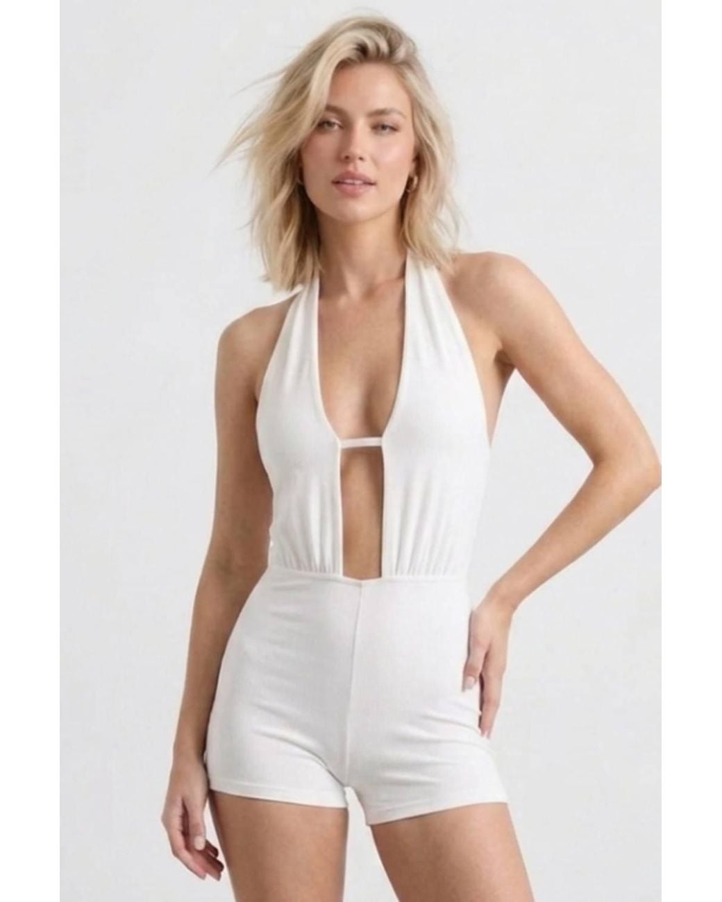 Stylewise White Open Back Halter Neck Plunge Neckline Playsuit