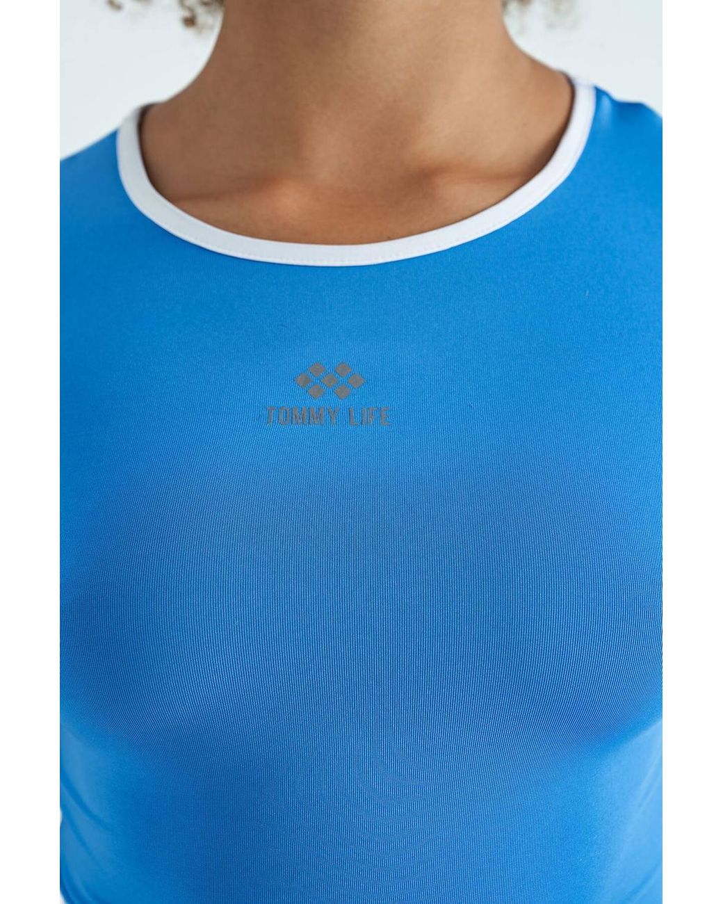 TOMMY LIFE Blue Elastic Crop T-Shirt With Crew Neck