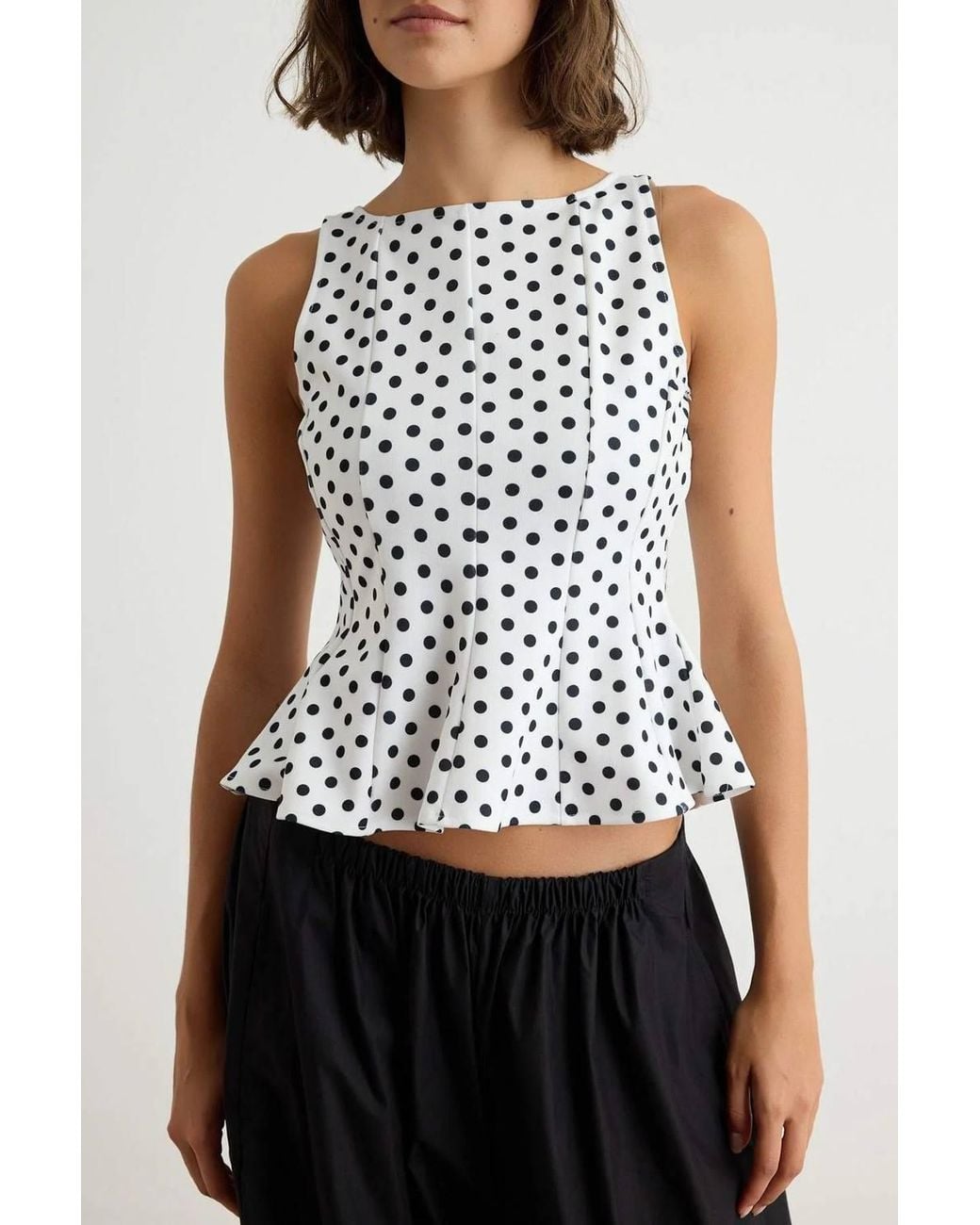WOVCOR White Peplum Sleeveless Boat Neck Knit Blouse
