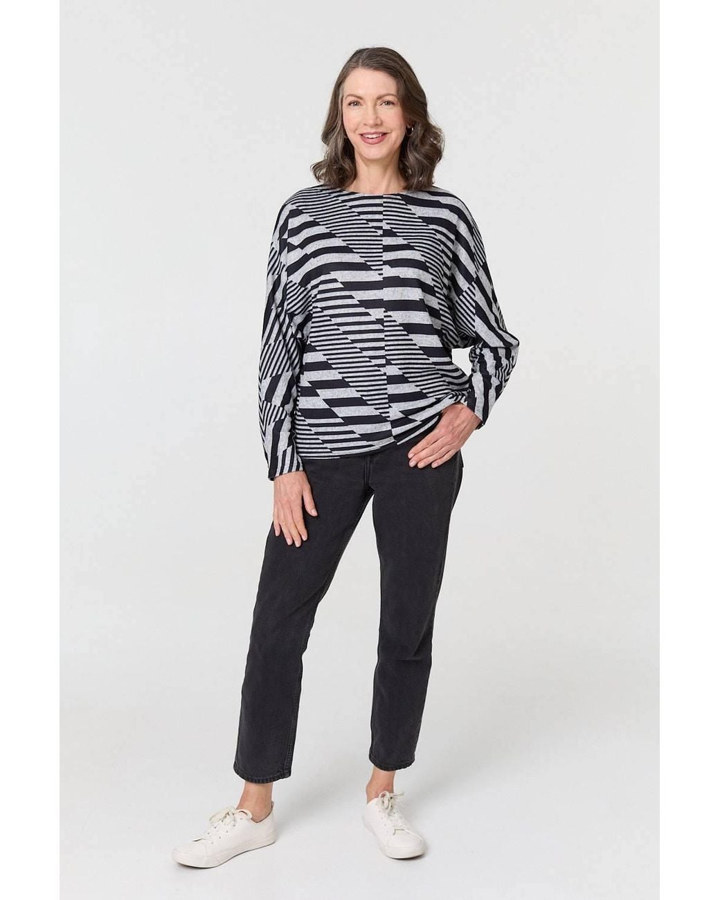 Izabel London Gray Geo Print Long Batwing Sleeve Top